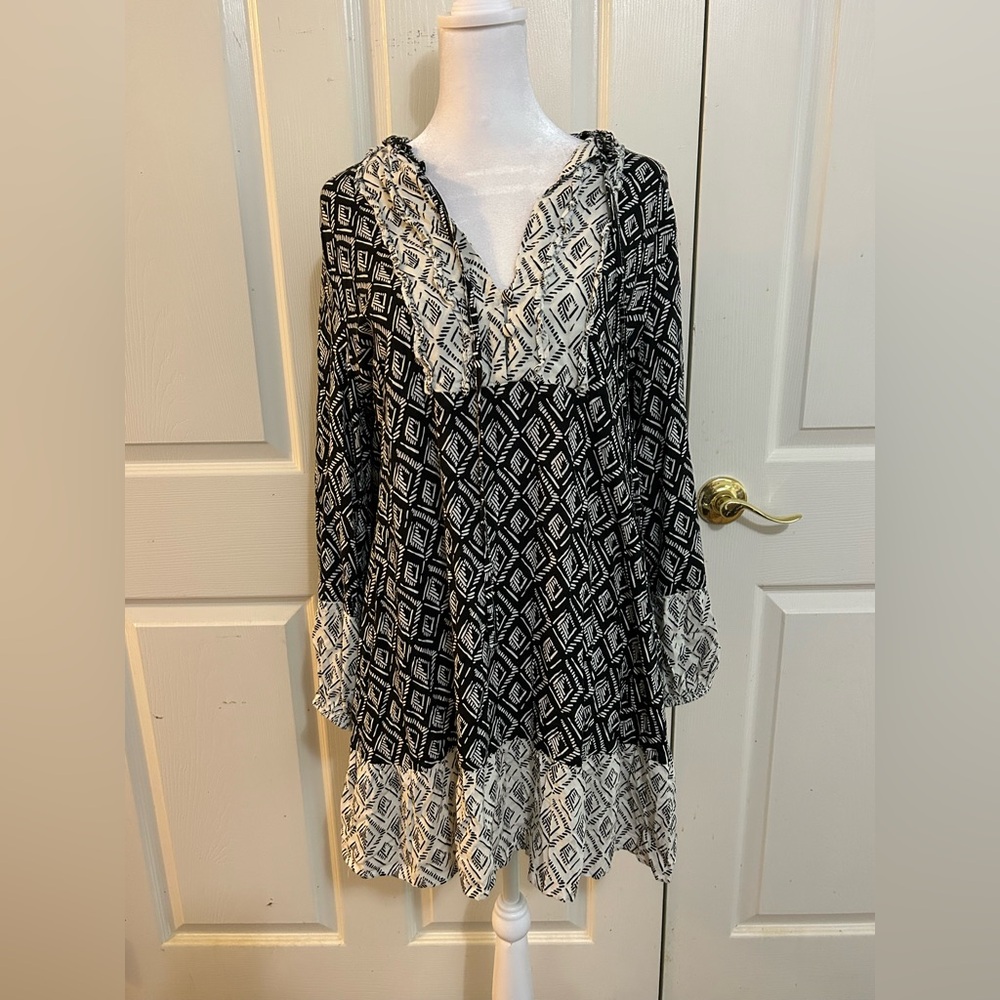 Zara black & white print tunic, Medium
